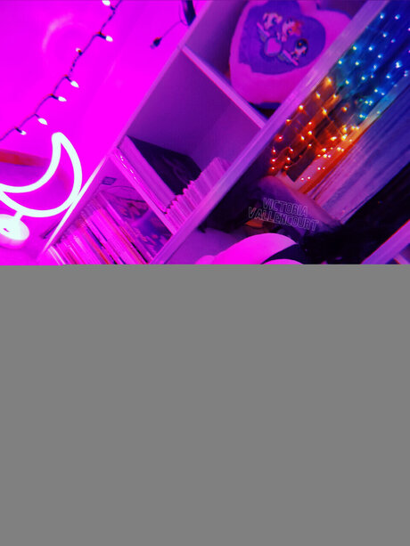 Vicki Vallencourt naked actress pics