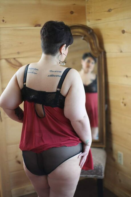 Buxom Booty xxx pornstar images