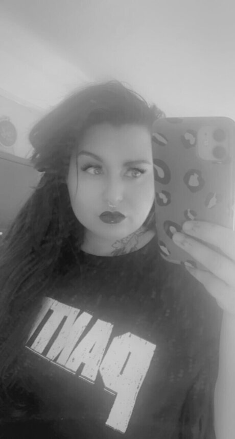 Hellsbells sex model photo