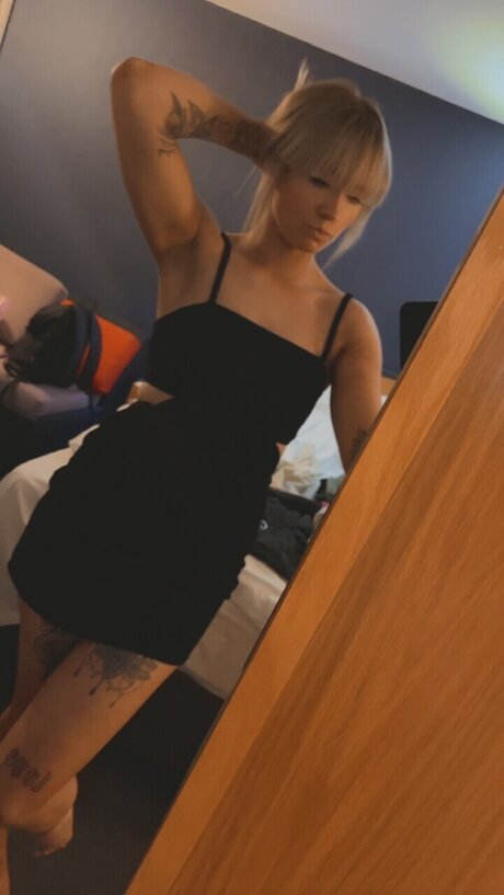 Beth Taylor hot model pic