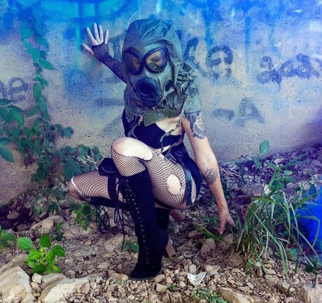 Emmy Wyatt porn model img