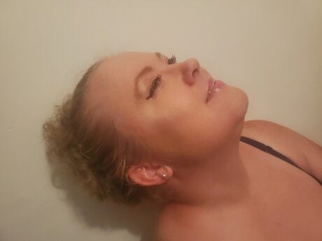 Lacy Cakes_ naked model img