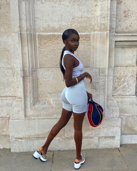 Lovelexxamaria beautiful pornstar picture