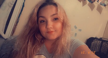 Curvygoddessedwards2001 model top picture