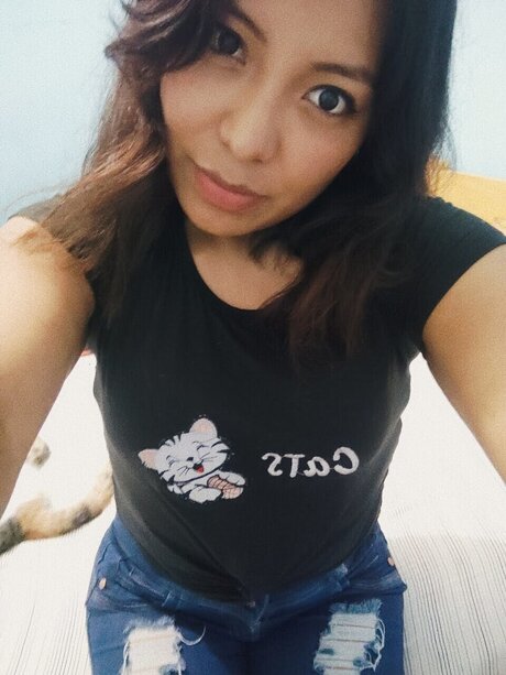 Nicol Luuz beautiful model image