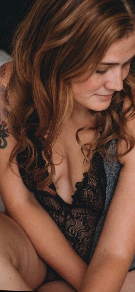 Chloe Thompson sexy pornstar image