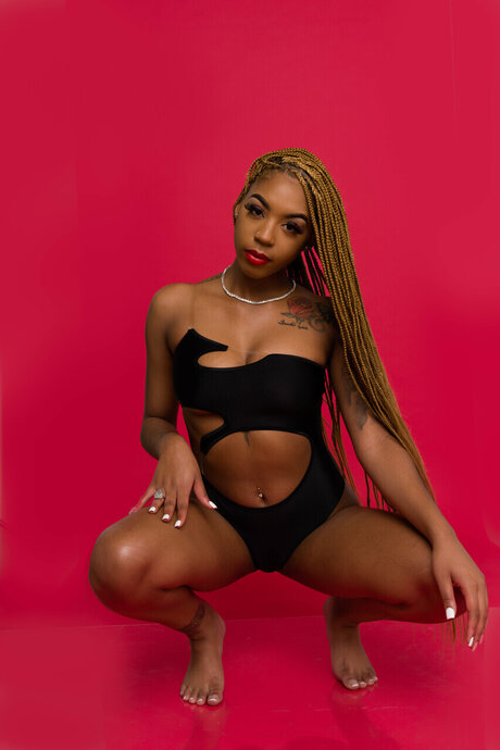 Miri G cole beautiful actress pics