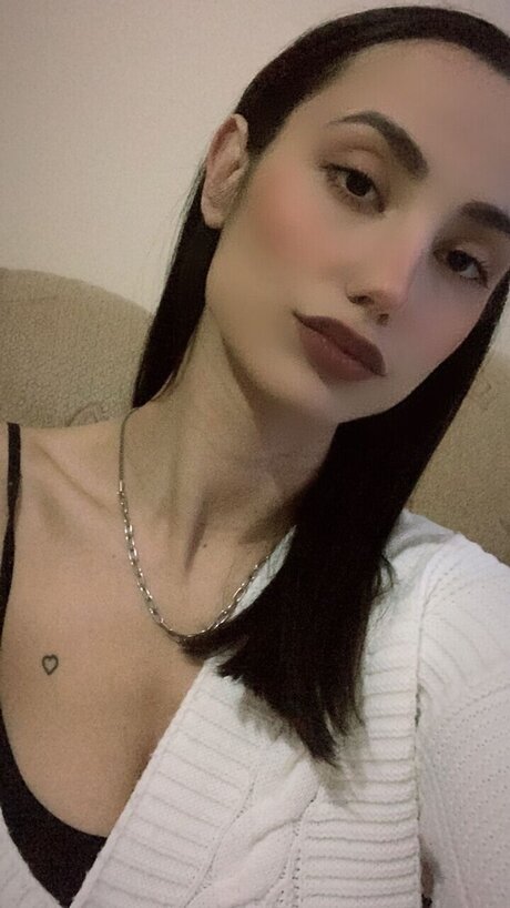 Mannia model adult picture