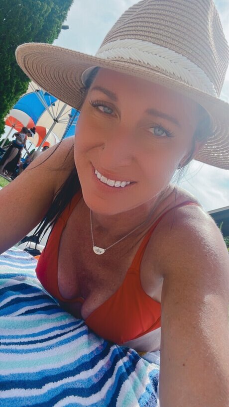 Izzibella free model photo