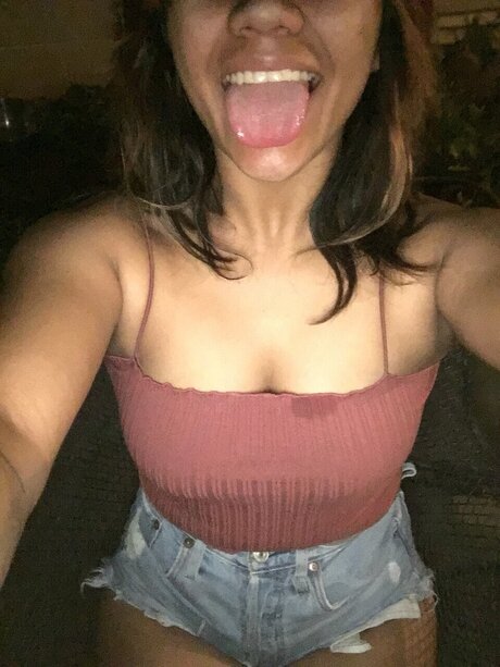 arianna model pornographic photos