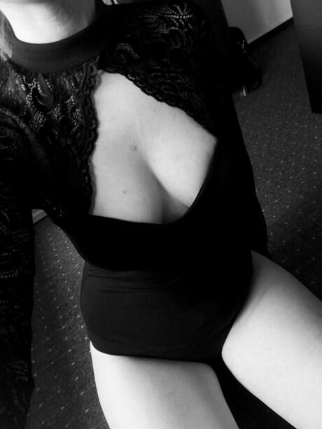 Batgirl_ model beautiful pic