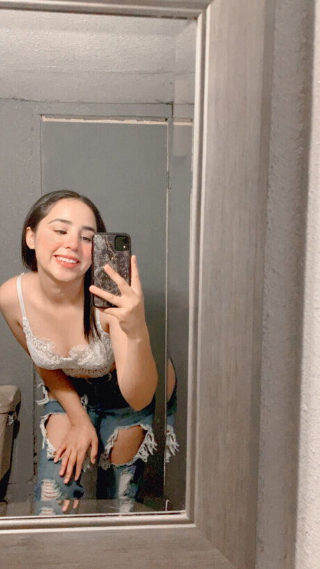 Ivyy s pretty model image