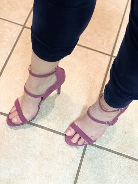 Tootsays pretty model image