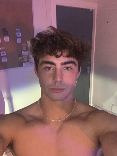 Aidan Moyer star nude pic