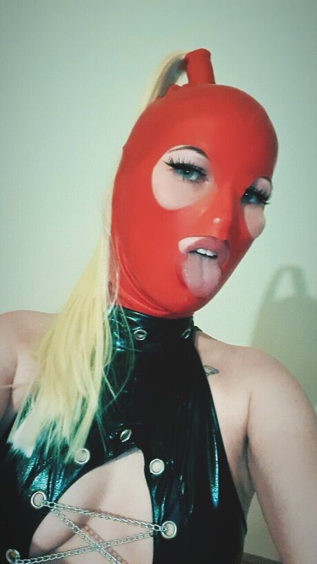 Rotezora model nude photo