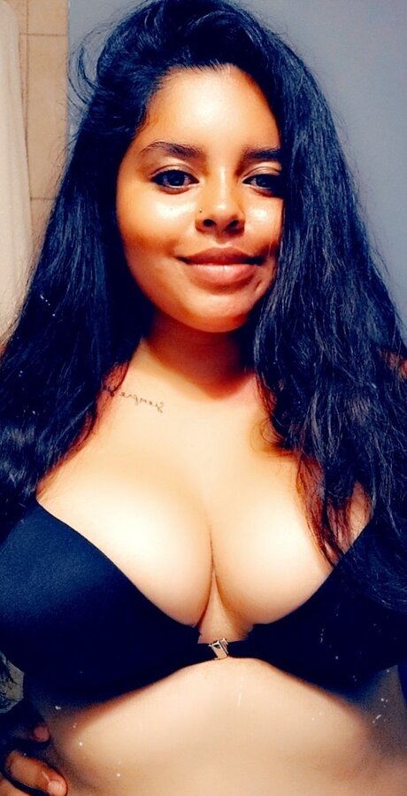 Analy Michelle Vera sexy star image