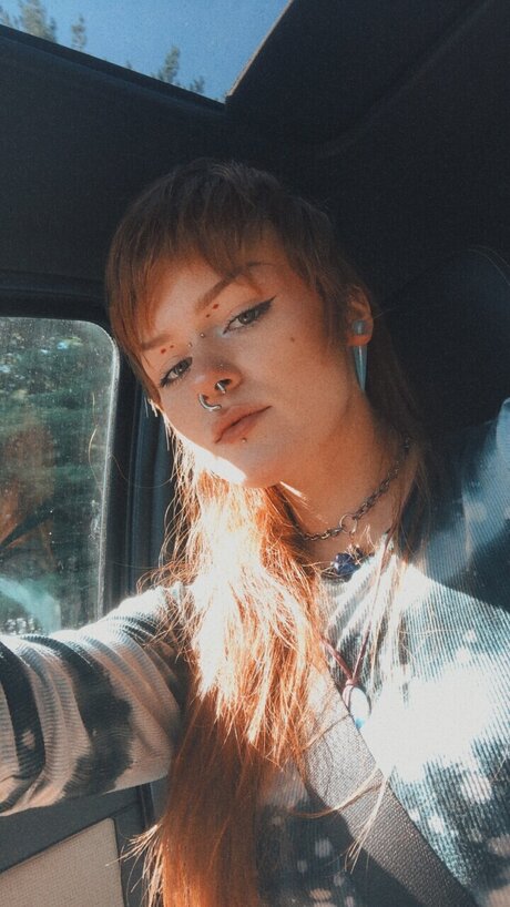 Space Honey model sexy gallery