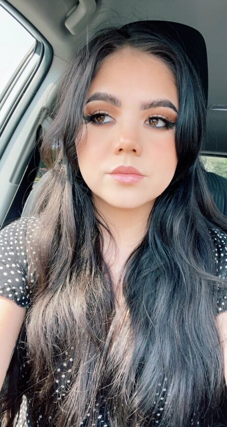 Saintlyvixen beautiful model pic