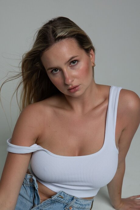 Wiktoria beautiful actress picture