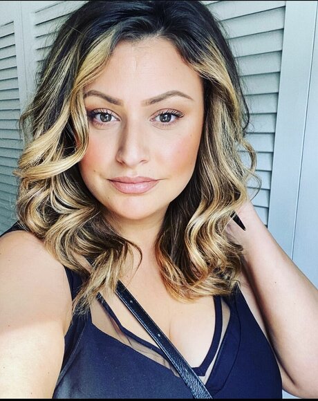 Emily Thornton nude model img