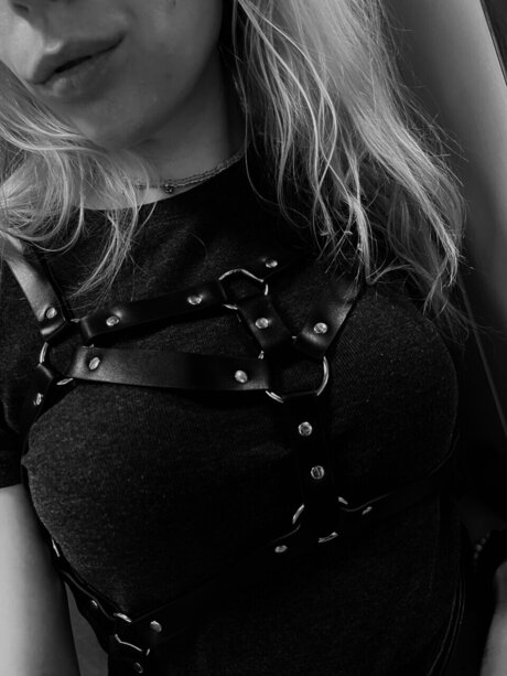 Crimson Lisbeth model sex images