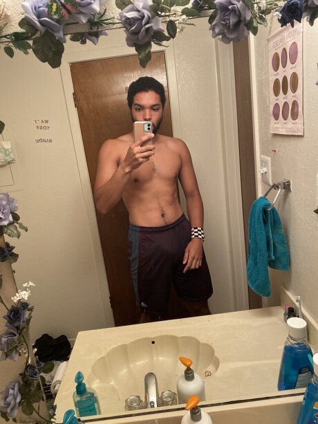 Darius Bradshaw model top pic