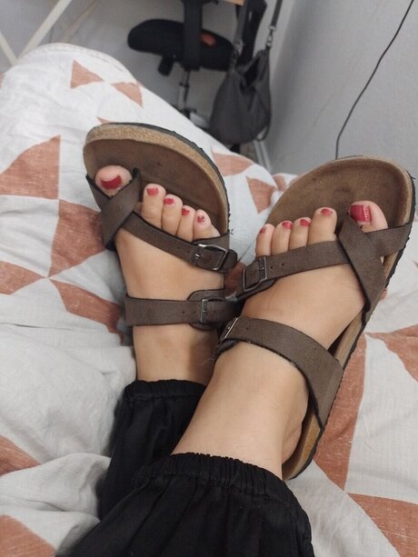 Naughty feet123 star nude pics