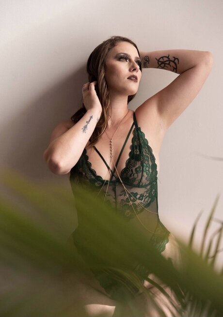 _Boudoir Mom Jezz pornstar art pictures