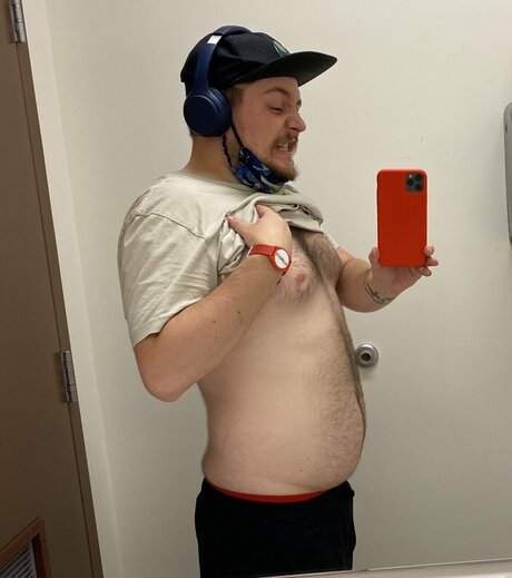 King Xlyos hot star pics