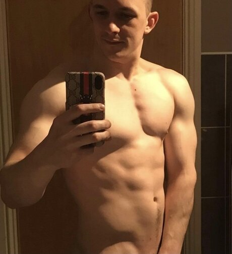 Tom Edwards hot star pic