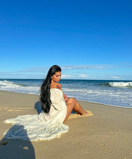 Bianca Leao xxx pornstar image