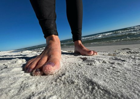 giantesstara naked model gallery