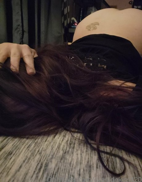 cyanidekiss420 high quality model photo