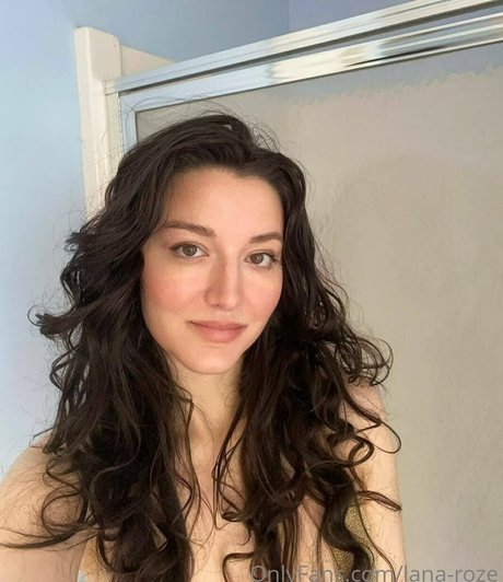 lana roze Profile pic