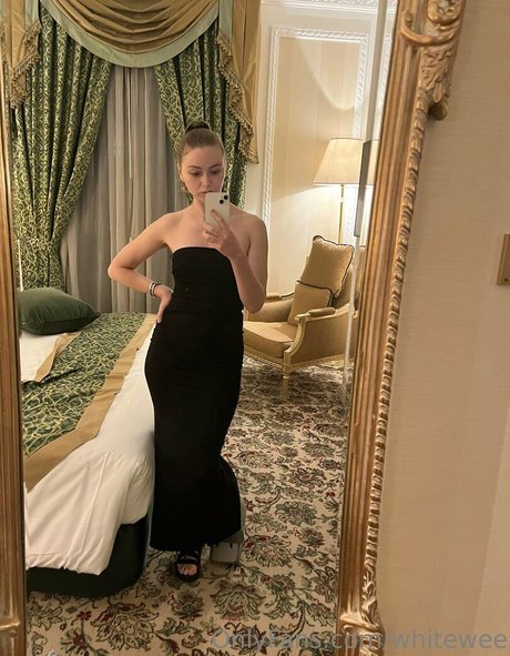 whitewee naked star gallery