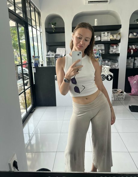 whitewee star beautiful pic