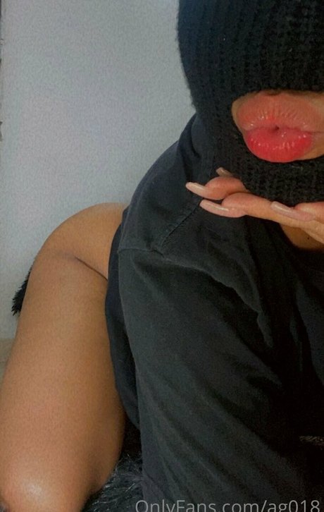 ag018 naked pornstar img