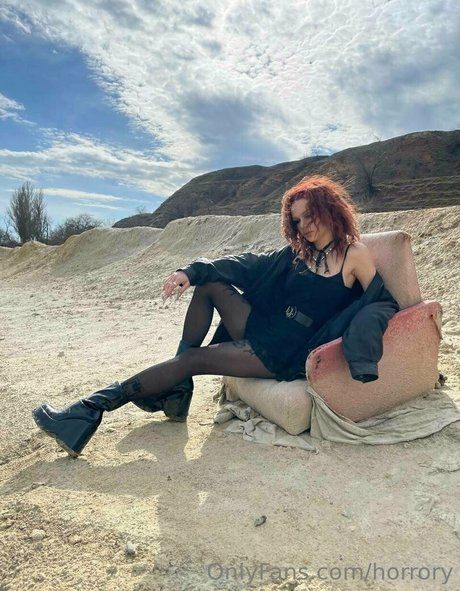 horrory nude star img