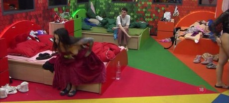 Valo Vilag model perfect image