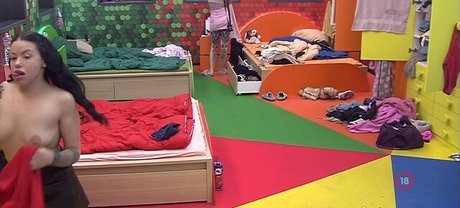 Valo Vilag model pornographic pics