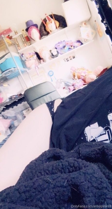 emopink69 model xxx photo