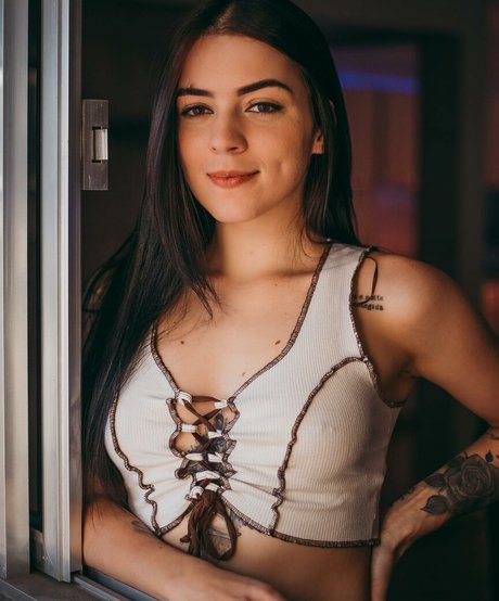 Isa Bichara star high quality photo