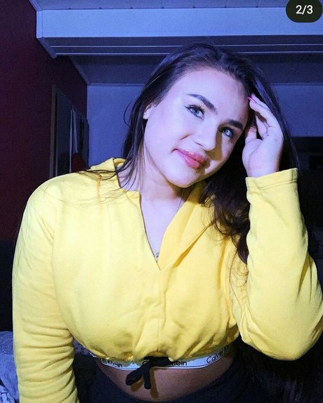 Fiona Schramm model nice img