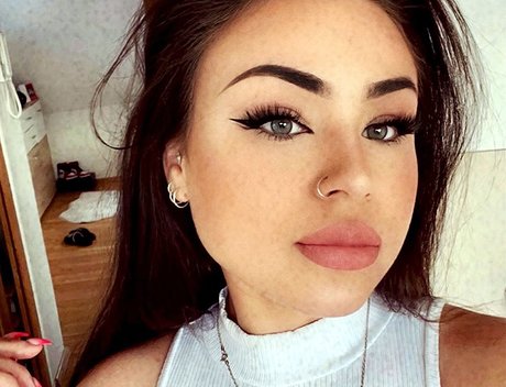 Fiona Schramm porn model pictures