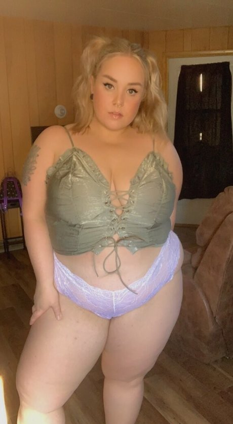 carolinequinnvip nude model img