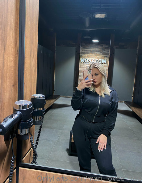 fluffy bun model nudes photo