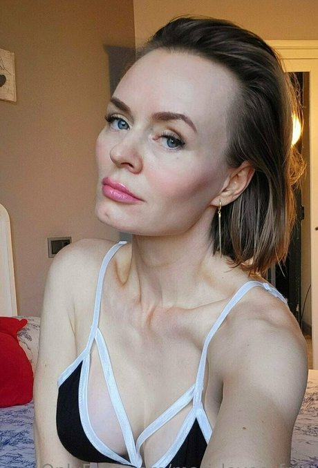 fluffy bun hot star photo