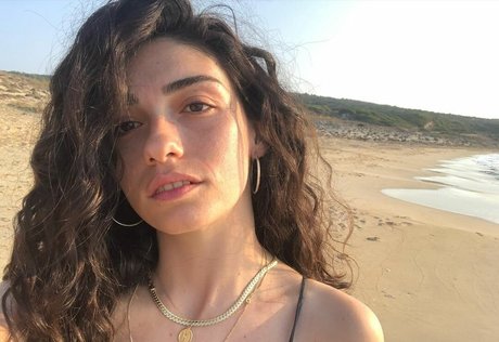 Hazar Erguclu beautiful star img