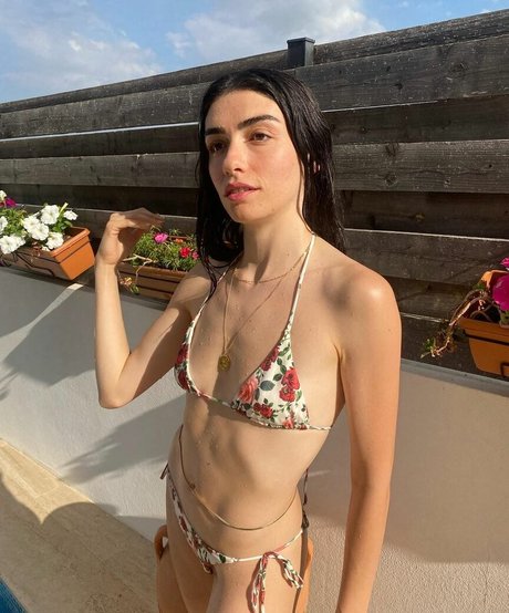 Hazar Erguclu model sexy gallery