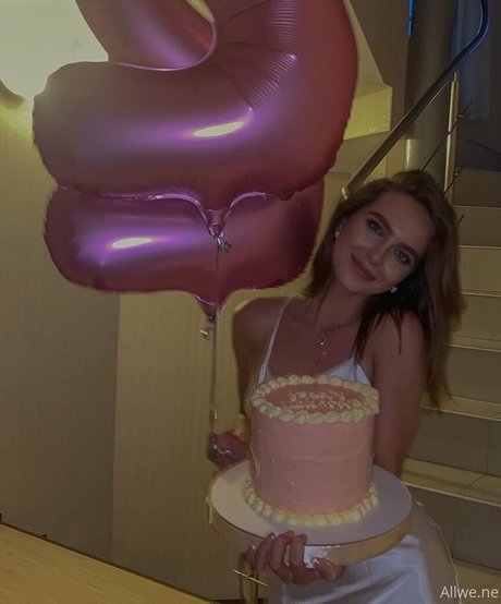 allwene free exclusive model pictures